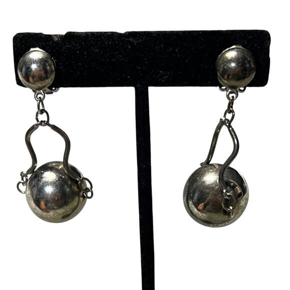 Vintage Silver Metal Orb Ball Dangle Clip On Statement Earrings - Picture 2 of 10